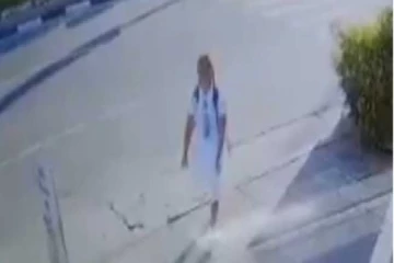 தாயுடன் சென்ற மாணவி கடத்தப்பட்டார்