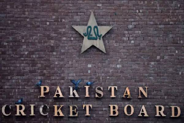 அதிரடியாக இடைநீக்கம் செய்யப்பட்ட பாகிஸ்தான் கிரிக்கெட் வீரர் | Pakistan Cricketer Faces Uk Probe Criminal Case