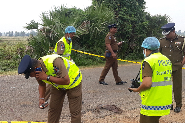 இரண்டு பிள்ளைகளின் தாயொருவர் வீட்டிலிருந்து சடலமாக மீட்பு | Corpse Recovery Home Of Mother Of Two Children