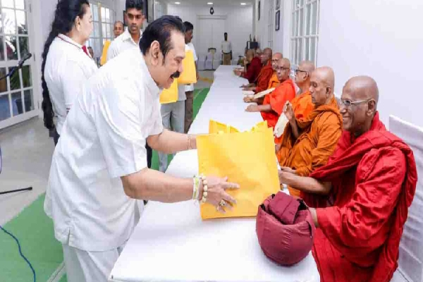 மகிந்தவின் கால்டன் இல்லத்தில் நடைபெற்ற பிறந்தநாள் கொண்டாட்டம் | Mahinda Rajapaksas 80Th Birthday மகிந்தவின் கால்டன் இல்லத்தில் நடைபெற்ற பிறந்தநாள் கொண்டாட்டம் | Mahinda Rajapaksas 80Th Birthday