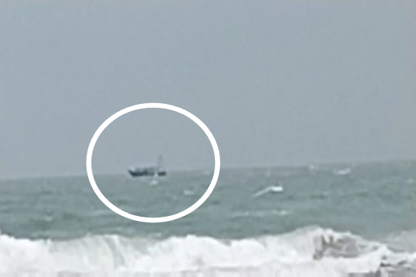 கட்டைக்காட்டில் இந்திய இழுவை படகுகள் அட்டகாசம் | Indian Trawlers Causing Havoc In Jaffna