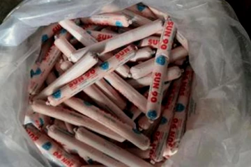 கடற்கரை தீவில் பதுக்கி வைக்கப்பட்டிருந்த பெருமளவு வெடிபொருட்கள் மீட்பு