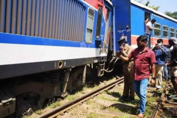 தடம் புரண்ட பொடி மெனிக்கே; ரயில் சேவைகள் பாதிப்பு