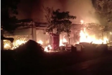 நள்ளிரவில் பயங்கர தீ விபத்து! ஒரே குடும்பத்தை சேர்ந்த 7 பேர் உடல் கருகி பலியான சோகம்