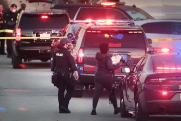 அமெரிக்காவில் உள்ள பள்ளியில் மர்ம நபர் துப்பாக்கிச்சூடு: 3 பேர் உயிரிழப்பு!