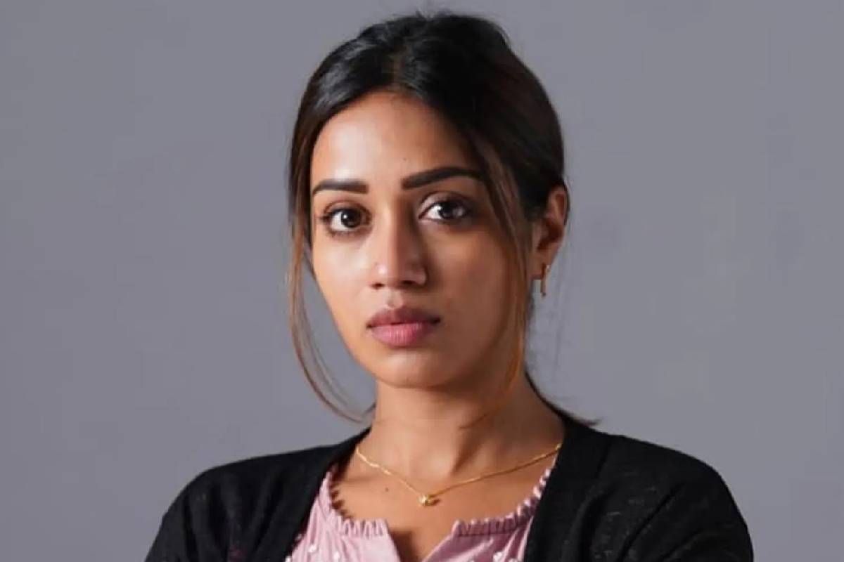 நேபாள வெள்ளத்தில் பெற்றோர் உள்ளிட்ட உறவினர்களை காணவில்லை: நடிகை வேதனை | Tamil Actress Parents Missing In Nepal Flood