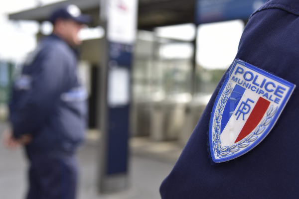 பிரான்ஸில் விவாகரத்து பெற்றதாக நாடகமாடிய இலங்கை தமிழ் தம்பதி; அதிர்ச்சி கொடுத்த அதிகாரிகள் | Tamil Couple Cheating France Claiming Divorced