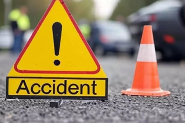 தனியார் பஸ் டிப்பர் வாகனத்துடன் மோதி விபத்து; பலர் காயம் | A Private Bus Collided With A Tipper Truck Matara