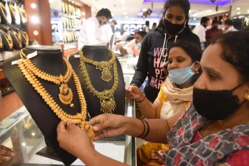 வாரத்தில் முதல்நாளே அதிருப்தி அளித்த தங்கம் விலை! யோசிக்கும் மக்கள்