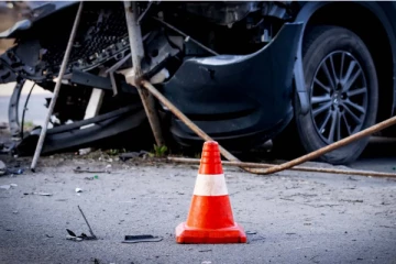 மகன் செலுத்திய காரில் சிக்கி உயிரிழந்த தாய்