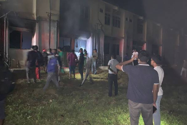 கிளிநொச்சி பொது வைத்தியசாலையில் பாரிய தீ விபத்து! அழிந்தன பல மருத்துவ உபகரணங்கள் | Kilinochchi Hospital Fire Accident Today Night