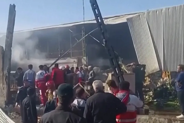 ஈரானில் சந்தைக்குள் இராணுவ ஹெலிக்கொப்டர் விபத்து | Military Helicopter Crashes Into Market In Iran ஈரானில் சந்தைக்குள் இராணுவ ஹெலிக்கொப்டர் விபத்து | Military Helicopter Crashes Into Market In Iran