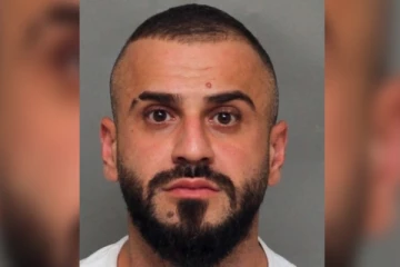 மோசமான செயலில் ஈடுபட்ட கார் விநியோக நிறுவனப் பணியாளர்கள்