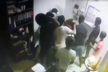 எரிபொருள் நிரப்பு நிலைய முகாமையாளர் மீது கண்முடித்தனமாக தாக்குதல் - சிசிடிவி காட்சிகள் வெளியீடு
