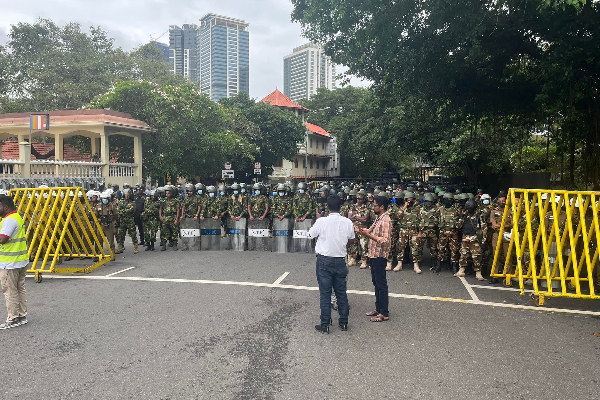 காலை முதல் கொதிநிலையில் தென்னிலங்கை - தாக்குதலுக்கு தயார் நிலையில் படையினர்! - ஐபிசி தமிழ்