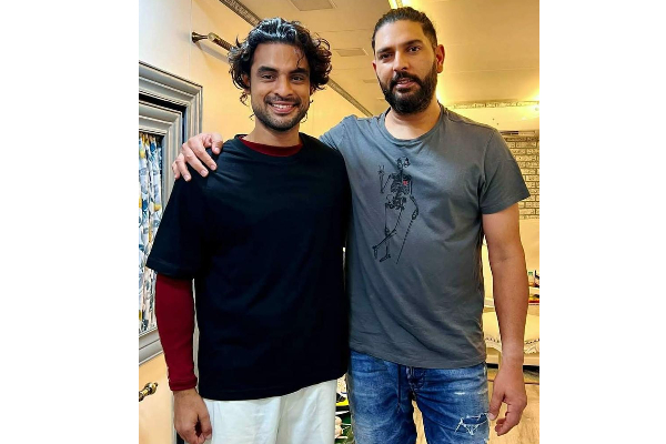 கிரிக்கெட் வீரர் யுவராஜ் சிங்கை சந்தித்த மாரி 2 பட நடிகர்.. வெளிவந்த புகைப்படம்.. | Tovino Meetup With Yuvaraj Sing
