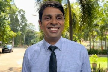 කතානායකට එරෙහිව අර්චුනා ජිනීවා යයි