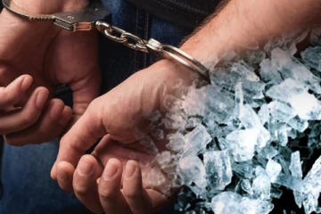 කෝටියකට වඩා වටිනාකමින් යුත් අයිස් තොගයක්.. තවත් වටිනා දේවල් රැසක් සමගින් පුද්ගලයෙක් කොටු වෙයි..