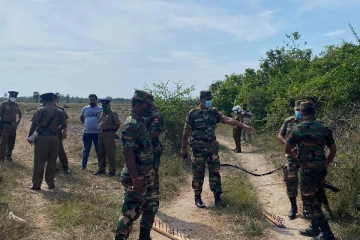 கிளிநொச்சியில் விடுதலைப் புலிகளின் முகாம் அமைந்திருந்த பகுதியில் ஐவர் கைது