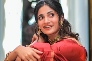 பிக் பாஸுக்கு முன் நடிகை லாஸ்லியா எப்படி இருந்திருக்கிறார் பாருங்க.. புகைப்படம் இதோ