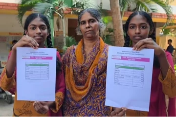 10 ஆம் வகுப்பு பொதுத்தேர்வில் ஒரே மதிப்பெண் பெற்ற இரட்டை சகோதரிகள்