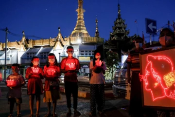 மியான்மரில் இராணுவ புரட்சிக்கு எதிராக தீவிரமடையும் போராட்டம்! இணைய சேவை முடக்கம்