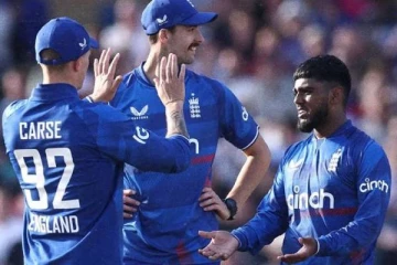 அயர்லாந்தை அடித்து நொறுக்கிய இங்கிலாந்து அணி! அறிமுகப் போட்டியிலேயே தெறிக்கவிட்ட வீரர்