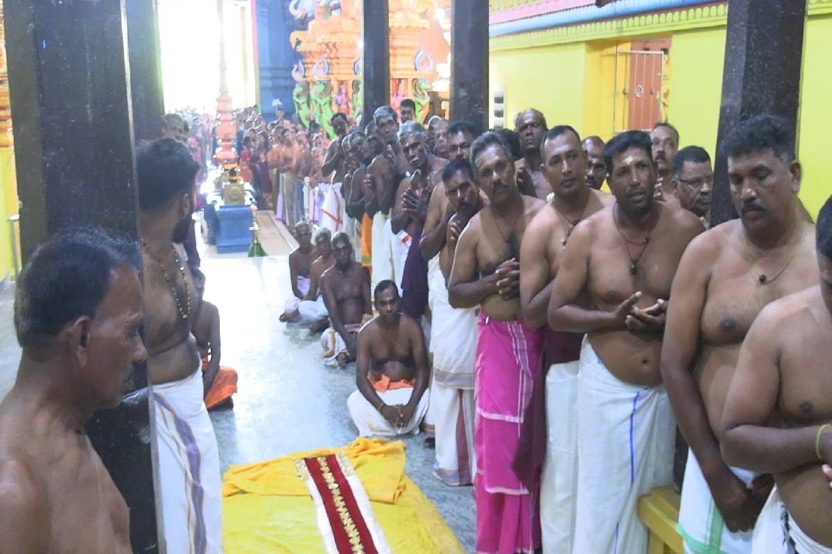 மலர்ந்தது பராபவ சித்திரை புத்தாண்டு ; நாட்டிலுள்ள ஆலயங்களில் விஷேட பூஜை வழிபாடுகள் | Chithirai New Year Pujas And Worships In Temples மலர்ந்தது பராபவ சித்திரை புத்தாண்டு ; நாட்டிலுள்ள ஆலயங்களில் விஷேட பூஜை வழிபாடுகள் | Chithirai New Year Pujas And Worships In Temples