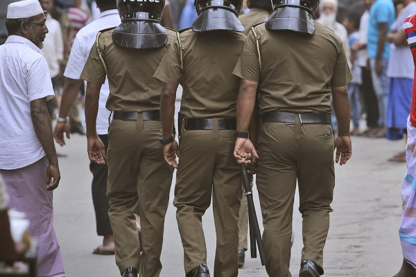 குடும்ப தகராறில் மனைவி மீது துப்பாக்கி பிரயோகம் - கணவன் தப்பியோட்டம் | Incident Where A Husband Shot His Wife