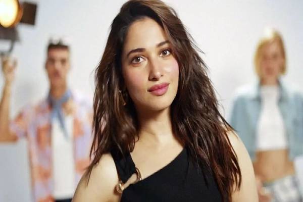 வெறும் 6 நிமிட நடனத்திற்கு இத்தனை கோடி சம்பளமா? டாப்பில் இடம்பிடித்த தமன்னா! | Tamannaah Salary For 6 Minute Dance Breaks Records