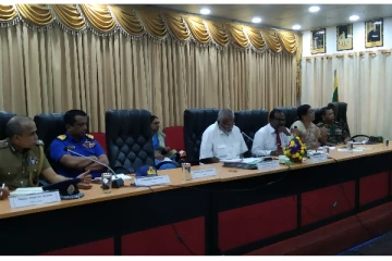 அமைச்சர் டக்ளஸ் தலைமையில் மாவட்ட முன்னாயத்த அபிவிருத்திக் கலந்துரையாடல் (photos)