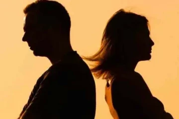 கணவர் கண்முன்னே அடுத்தவருடன் சென்ற மனைவி: சிறிது நேரத்தில் வந்த போன்! நடந்தது என்ன?