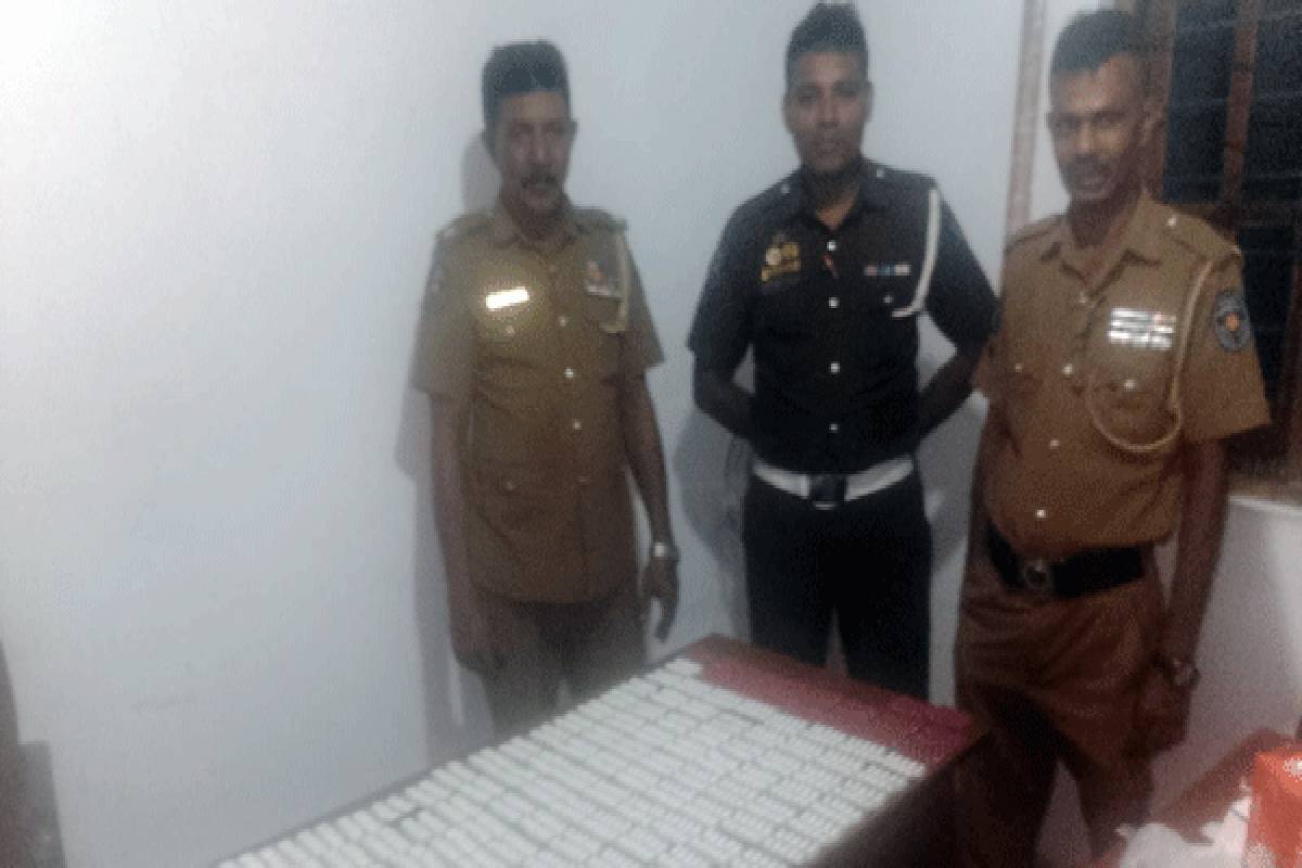 கூரியர் சேவை என்ற போர்வையில் ஆபத்தான வியாபாரம் : இருவர் மடக்கிப்பிடிப்பு | Arrested For Distributing Drugs Guise Of Couriers