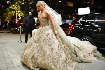 18 ஆண்டுகளுக்கு முன் பிரேக் அப் செய்த காதலனை 52 வயதில் 4 வது திருமணம் செய்துகொண்டார் நடிகை!