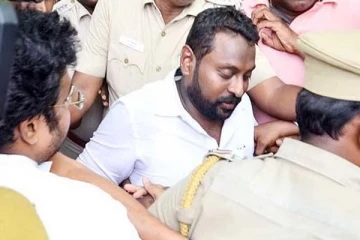 தமிழகத்தில் பாஜக நிர்வாகிகள் மூன்று பேர் கைது- அரசியல் வட்டாரத்தில் பரபரப்பு