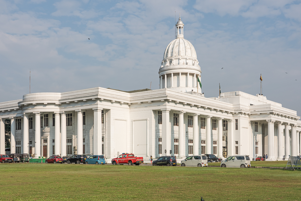 கொழும்பு மாநகர சபையில் வெடித்த மோதல் ; ஒருவர் வைத்தியசாலையில் | Clash Erupts At Colombo Council One Hospitalized