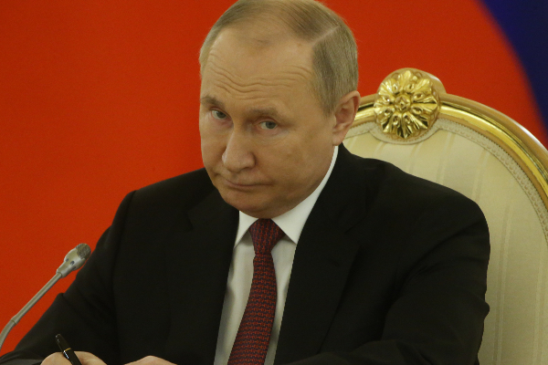 அதிபர் புதின் உடல்நிலை தொடர்பில் பரபரப்பு தகவல் | Information About President Putin S Health