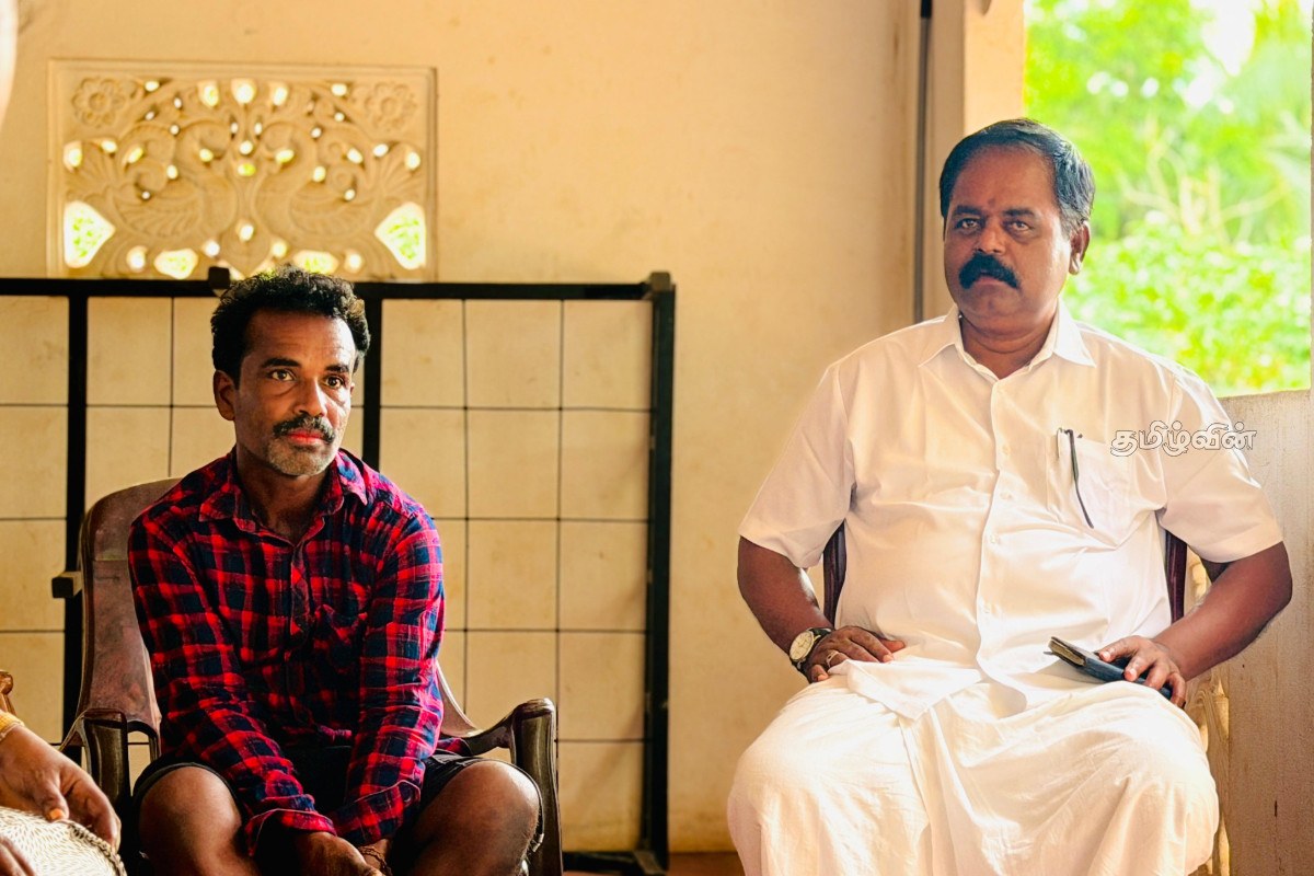 உயர்தர பரீட்சையில் சாதனை படைத்த மாணவி: நேரில் சென்று வாழ்த்திய சிறீதரன் எம்.பி! | Sridharan Mp Congratulates Student