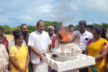 கஜேந்திரகுமார் பொன்னம்பலம் முள்ளிவாய்க்காலில் அஞ்சலி