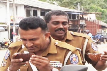 முள்ளிவாய்க்கால் கஞ்சி அருந்திய சிறிலங்கா காவல்துறையினர்..!