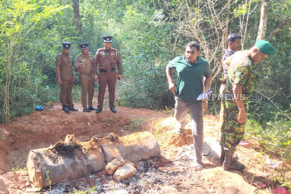 கிளிநொச்சியில் பொலிஸார் மீது தாக்குதல் ; பெண்கள் உள்ளிட்ட 10 பேர் கைது | Attack Stf Police Kilinochchi 10 People Arrested