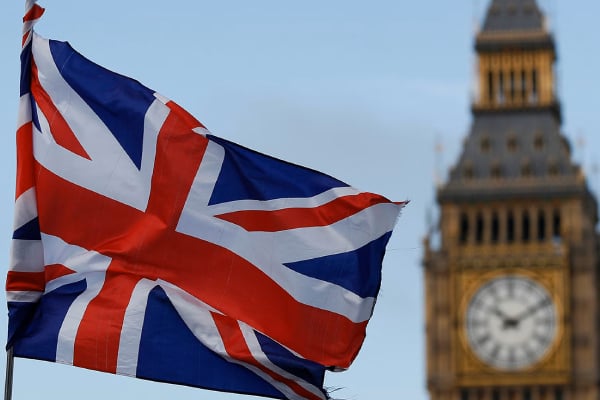 பிரித்தானியாவுக்கு அனுப்புவதாக யாழில் நடந்த பாரிய மோசடி அம்பலம் | Britain Job Vacancy Fraud One Person Arrested பிரித்தானியாவுக்கு அனுப்புவதாக யாழில் நடந்த பாரிய மோசடி அம்பலம் | Britain Job Vacancy Fraud One Person Arrested