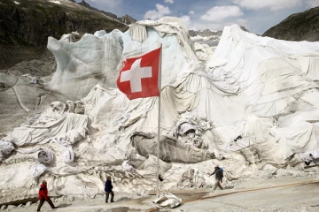 சுவிட்சர்லாந்தில் உருகும் பனிப்பாறைகள் - வெளிவரும் மர்மங்கள்