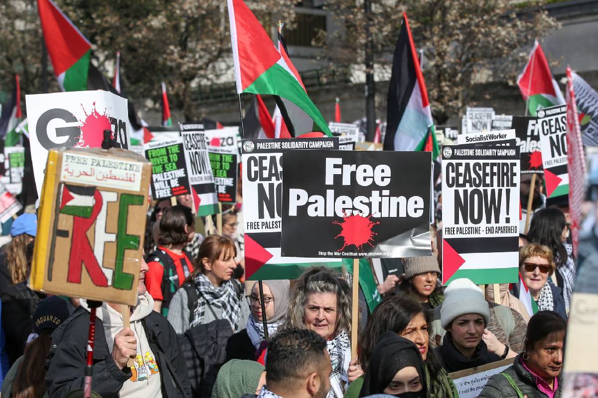 தனியார் நிறுவனத்தால்...மாணவர்களை உளவு பார்க்கும் பிரித்தானியப் பல்கலைக்கழகங்கள் | British Universities Spy On Students