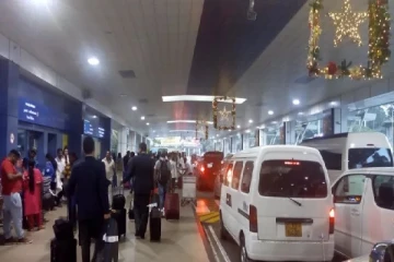 வெளிநாடு ஒன்றிலிருந்து கட்டுநாயக்காவில் தரையிறங்கிய இலங்கையர்கள்