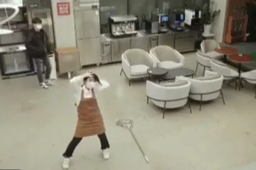 ரகசியமாக பணிப்பெண் போட்ட ஆட்டம்! கிரங்கி போன முதலாளியை கண்டு பெண் கொடுத்த ரியக்சன்!