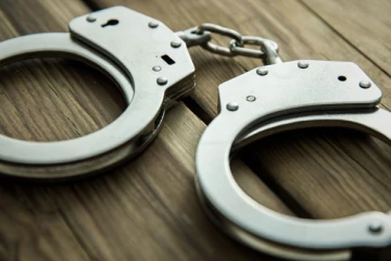 පුද්ගලයෙකුගේ දෑත් කපා රැගෙන ගිය සැකකරු අධිකරණයට ගිහින්..