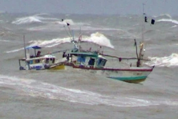 பொத்துவில் கடலில் மீன்பிடிக்க சென்ற இருவர் மாயம்