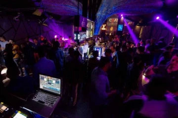 நாடு படுகிறபாட்டில் இப்படியும்  ஒரு அரச அதிகாரி!