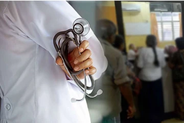 நாட்டை விட்டு வெளியேறும் 5000 வைத்தியர்கள் : வெளியான தகவல்